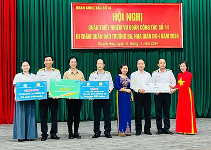 Kỷ niệm đoàn công tác số 14 - Thăm đảo Trường Sa